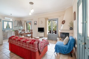 TV, fireplace, DVD player, stereo