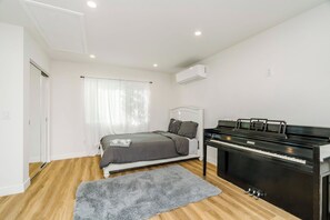 Bügeleisen/Bügelbrett, WLAN, Bettwäsche