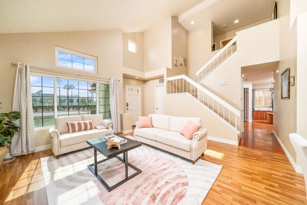 TV - Spacious Pet Friendly 4 BR Home W/ Mountain Views, Perfect for Monthly Stays (Moreno Valley)