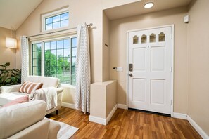 Interior - Spacious Pet Friendly 4 BR Home W/ Mountain Views, Perfect for Monthly Stays (Moreno Valley)