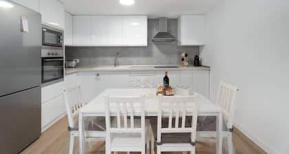 Vacation Home 'Vivienda El Viajero' with Sea View, Private Terrace and Wi-Fi