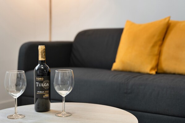 TV - Vacation Home 'Vivienda El Viajero' with Sea View, Private Terrace and Wi-Fi (Valverde)