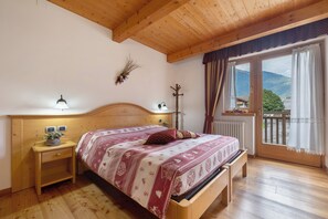 1 bedroom, free WiFi, bed sheets