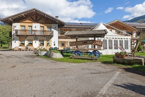 Exterior - Room 'Camera Quadrupla N 1' with Mountain View, Shared Garden and Wi-Fi (Caderzone Terme)
