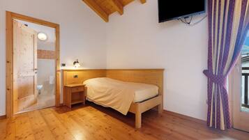 1 bedroom, free WiFi, bed sheets