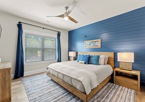 5 Schlafzimmer, Schreibtisch, Bügeleisen/Bügelbrett, Reisekinderbett