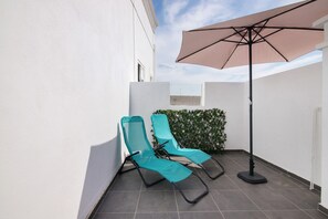 Terrace/patio - Holiday Home 'Olho Lodge - Al Irene' with Private Terrace, Wi-Fi and Air Conditioning (Olhão)