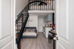 1 bedroom, free WiFi, bed sheets - Holiday Home 'Olho Lodge - Al Irene' with Private Terrace, Wi-Fi and Air Conditioning (Olhão)