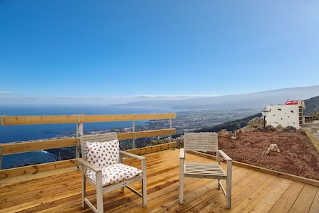 Terrace/patio. Vacation Studio 'Estudio La Maresia' with Sea View, Private Terrace and Wi-Fi