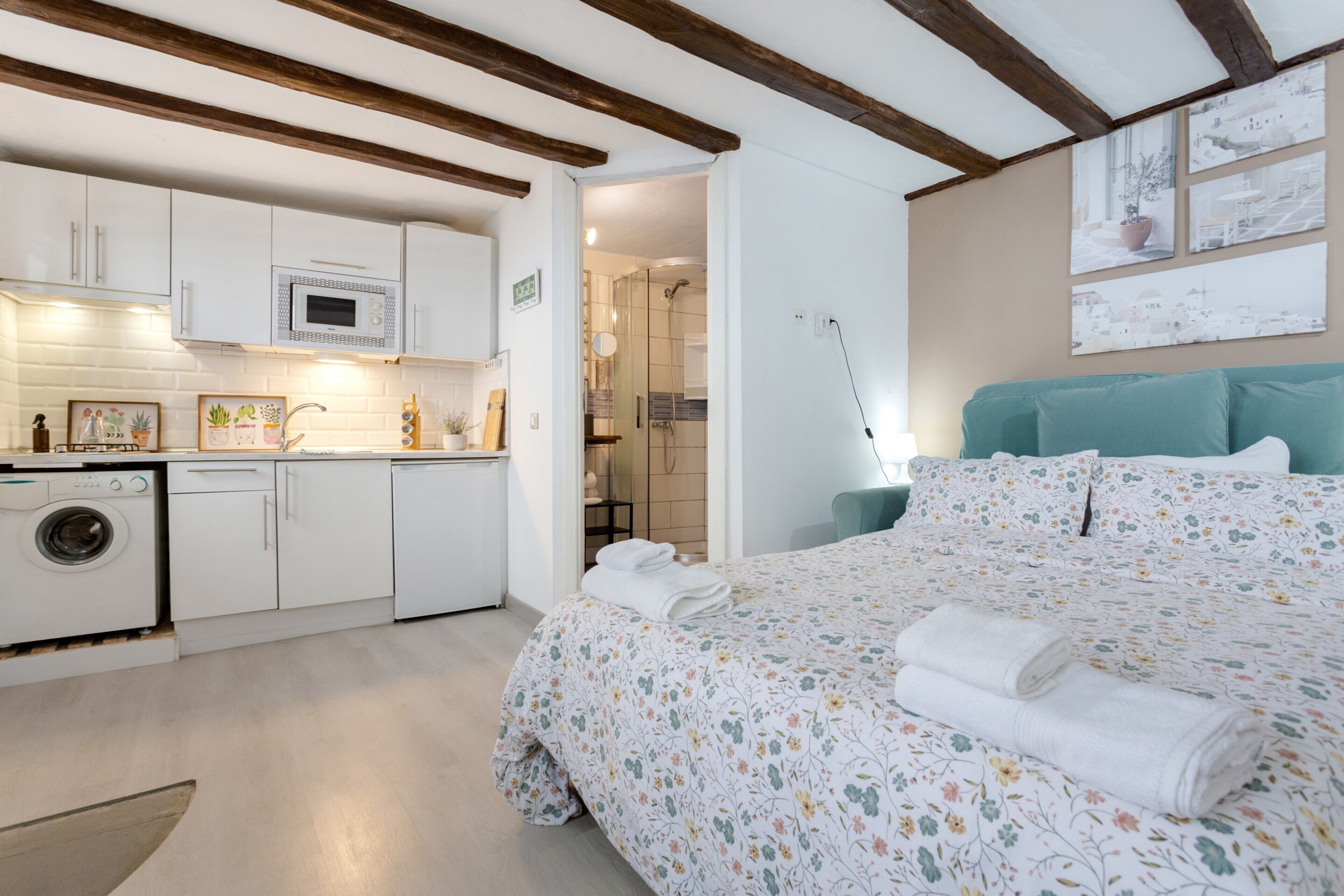 Fer et planche à repasser, Wi-Fi gratuit, draps fournis