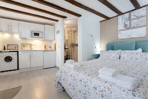 Silitysrauta/-lauta, ilmainen Wi-Fi, vuodevaatteet