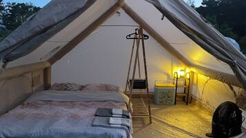 In-room safe, bed sheets