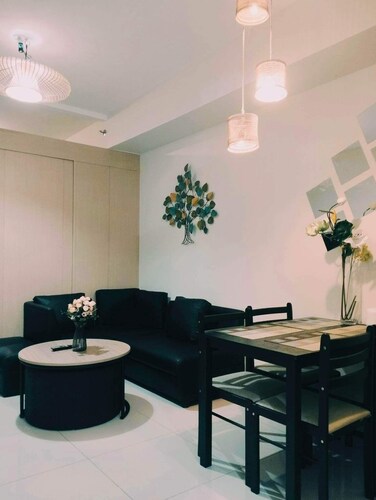 Cozy apartment in enjoyable Tagaytay with WiFi, AC, Pool Access-7th floor SMDC