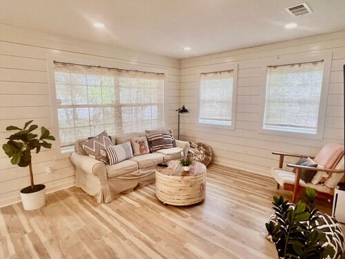 1 Mile to Kyle Field - Fully Renovated