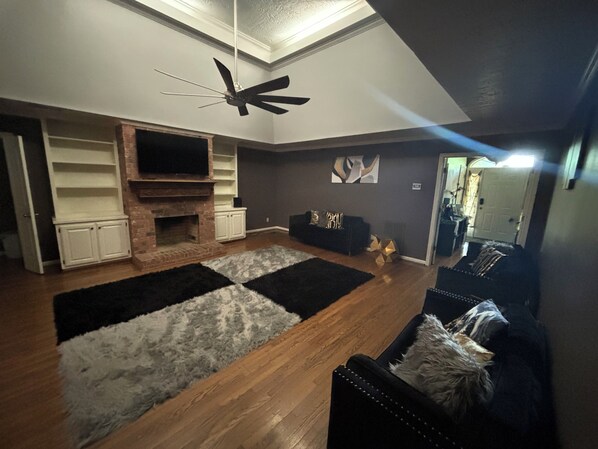 Smart-TV, Kamin, Videospiele