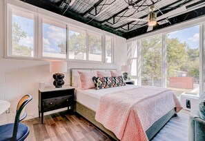 Apartment | 5 bedrooms - 6BR Near OU Campus I Great for Big Groups 1010 (Norman)