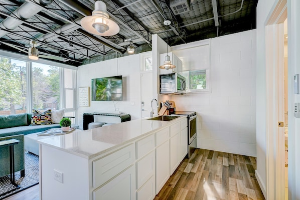 Apartment | 5 bedrooms - 6BR Near OU Campus I Great for Big Groups 1010 (Norman)