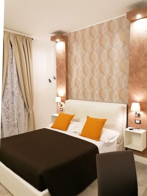 1 dormitorio, tabla de planchar con plancha, wifi y ropa de cama