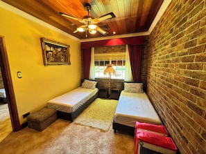 6 bedrooms, desk, iron/ironing board, WiFi