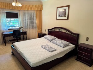 6 Schlafzimmer, Schreibtisch, Bügeleisen/Bügelbrett, WLAN