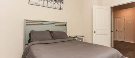 4 bedrooms, desk, iron/ironing board, WiFi