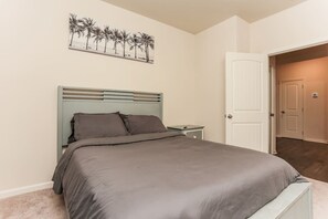 4 Schlafzimmer, Schreibtisch, Bügeleisen/Bügelbrett, WLAN