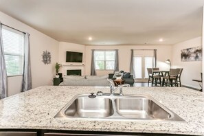 Fernseher, Kamin, Arbeitsbereiche