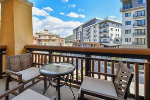 Property grounds - Pool, two balconies, walk to golf, free concerts outside, beautiful home for the summer C216 (Park City)