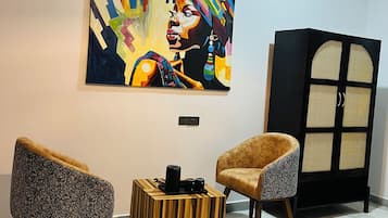 Habitación doble superior, balcón, vista al jardín | Espacio para trabajar con laptop, wifi gratis y ropa de cama