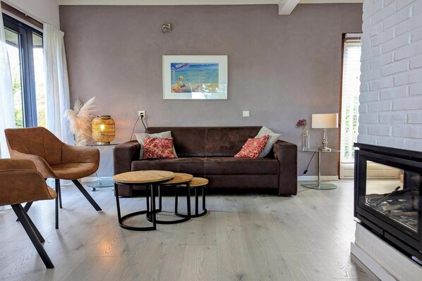 Smart TV, fireplace
