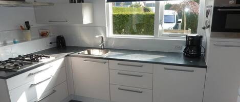 Fridge, stovetop, dishwasher, coffee/tea maker