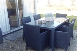 Outdoor dining - Sunlit Holiday Home by the Sea (Breskens)