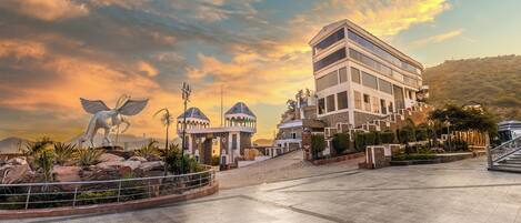 Fachada de la propiedad