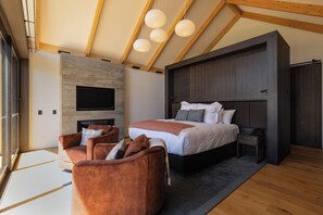 Villa, 2 Bedroom plus Lounge | Iron/ironing board, free WiFi - Flockhill (Lake Pearson)