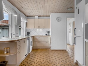 Réfrigérateur, micro-ondes, lave-vaisselle