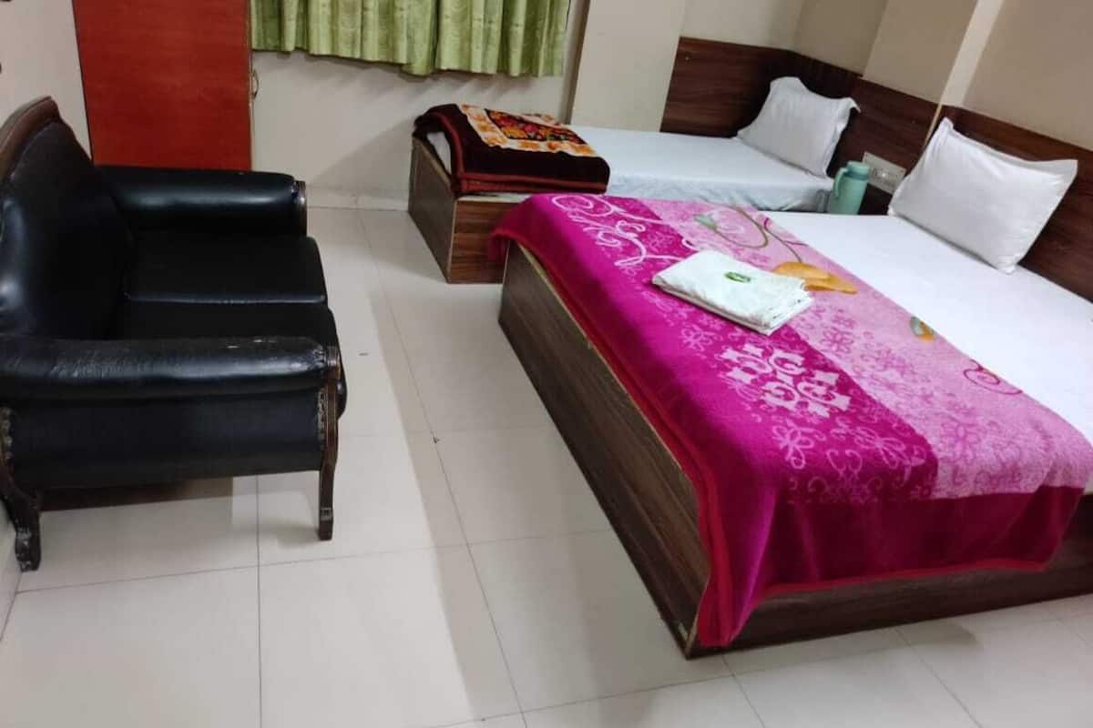 Quarto triplo clássico | 1 quarto, roupas de cama premium, escrivaninha