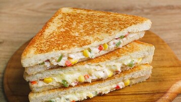 Desayuno continental diario (INR 399 por persona)