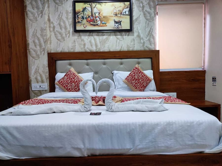 Superior Double Room, 1 Queen Bed | Premium bedding, laptop workspace, soundproofing, iron/ironing board