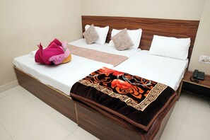 Classic Triple Room | 1 bedroom, premium bedding, desk, laptop workspace