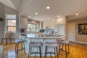 Fridge, microwave, oven, stovetop - Marble Canyon 3 Bedroom Townhome: Unit 201P2 (Area F (Columbia Lake/Windermere Lake))