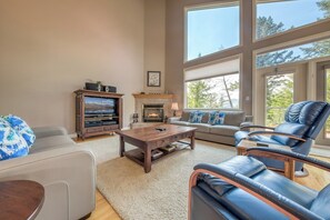 TV, fireplace - Marble Canyon 3 Bedroom Townhome: Unit 201P2 (Area F (Columbia Lake/Windermere Lake))