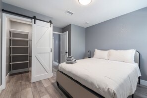 3 bedrooms, WiFi, bed sheets - Lovely 3BD/2B Minutes To Downtown Sac! (Sacramento)