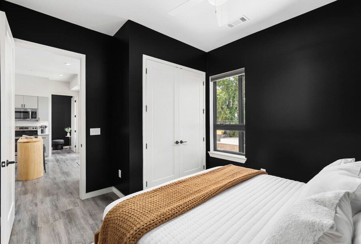 2 slaapkamers, een bureau, een strijkplank/strijkijzer, gratis wifi