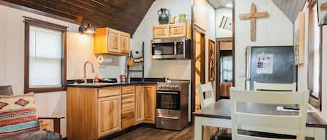 Refrigerador, microondas y cafetera y tetera