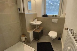 Serviettes fournies, savon, papier toilette