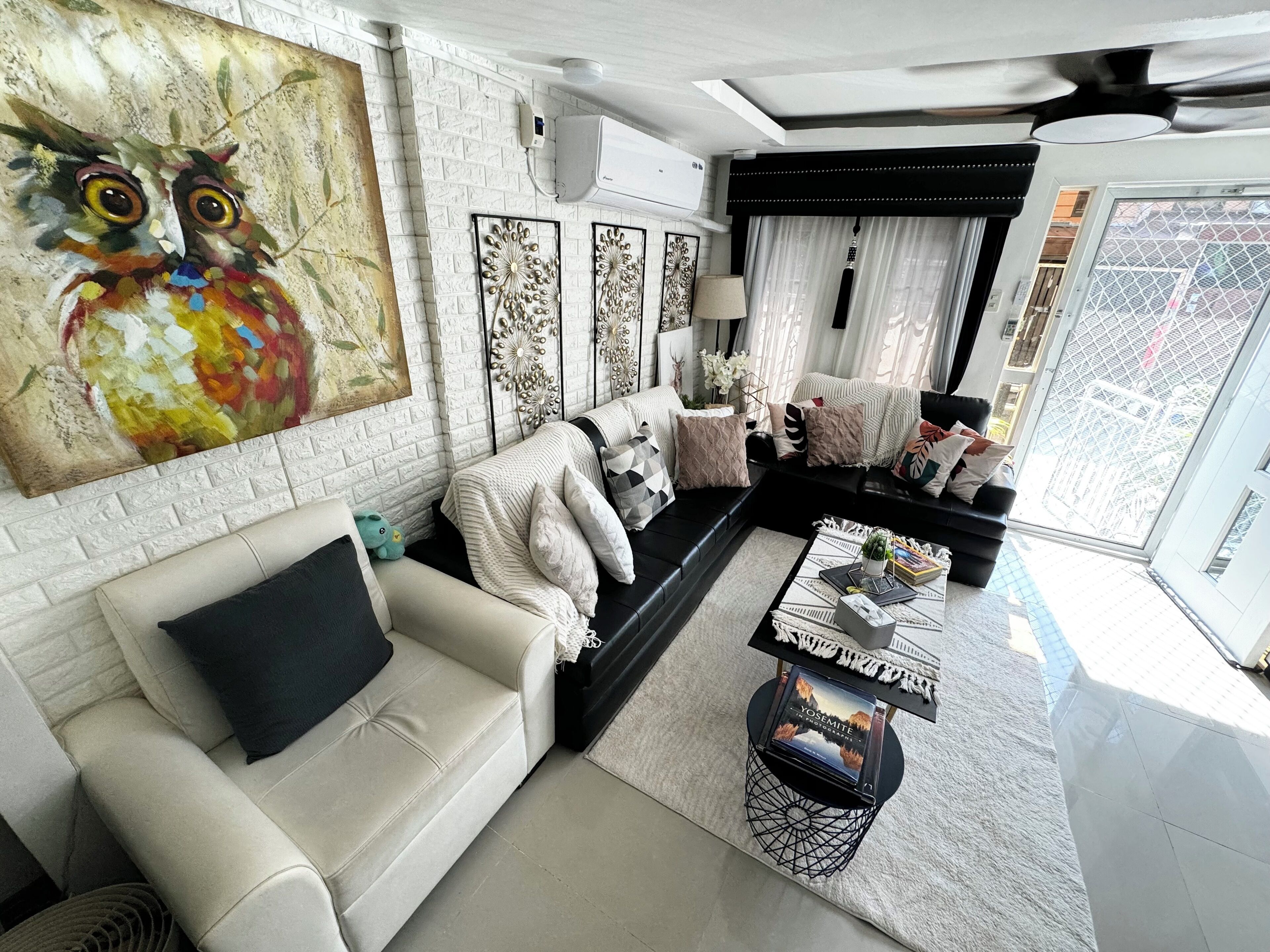 Smart-tv, boeken en een stereo