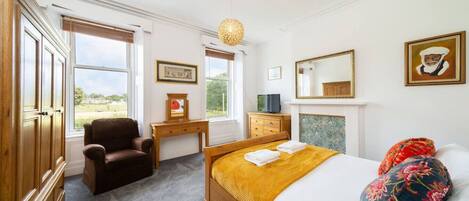 Bureau, fer et planche à repasser, Wi-Fi gratuit, draps fournis