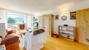 TV, DVD player, stereo - Well-kept holiday apartament house in a prime location in St. (St. Moritz)