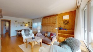 TV, DVD player, stereo - Well-kept holiday apartament house in a prime location in St. (St. Moritz)