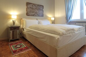 2 bedrooms, free cribs/infant beds, free WiFi, bed sheets - Catullo 18 Apartment (Desenzano del Garda)